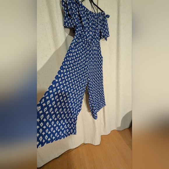 AUW Blue and White Patterned Bohemian Jumpsuit - Picture 4 of 13